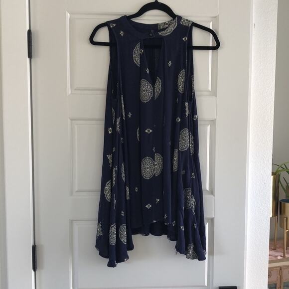 Hi-Low Blue and White Tunic Top - S - Picture 5 of 6